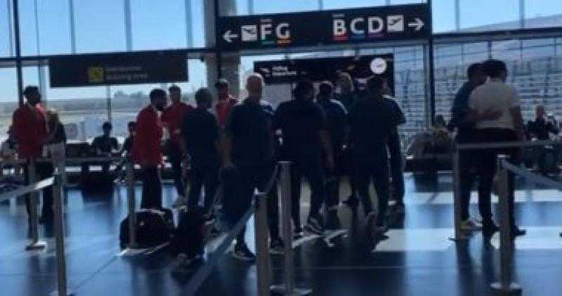 بعثة الأهلي تصل مطار فيينا فى رحلة العودة للقاهرة.. فيديو