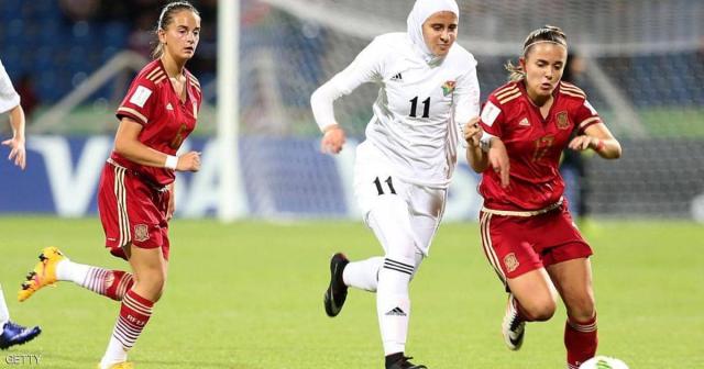 جانب من مباراة لكرة القدم النسائية بين الأردن وإسبانيا