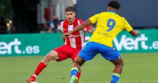 دي باول لاعب وسط أتلتيكو مدريد